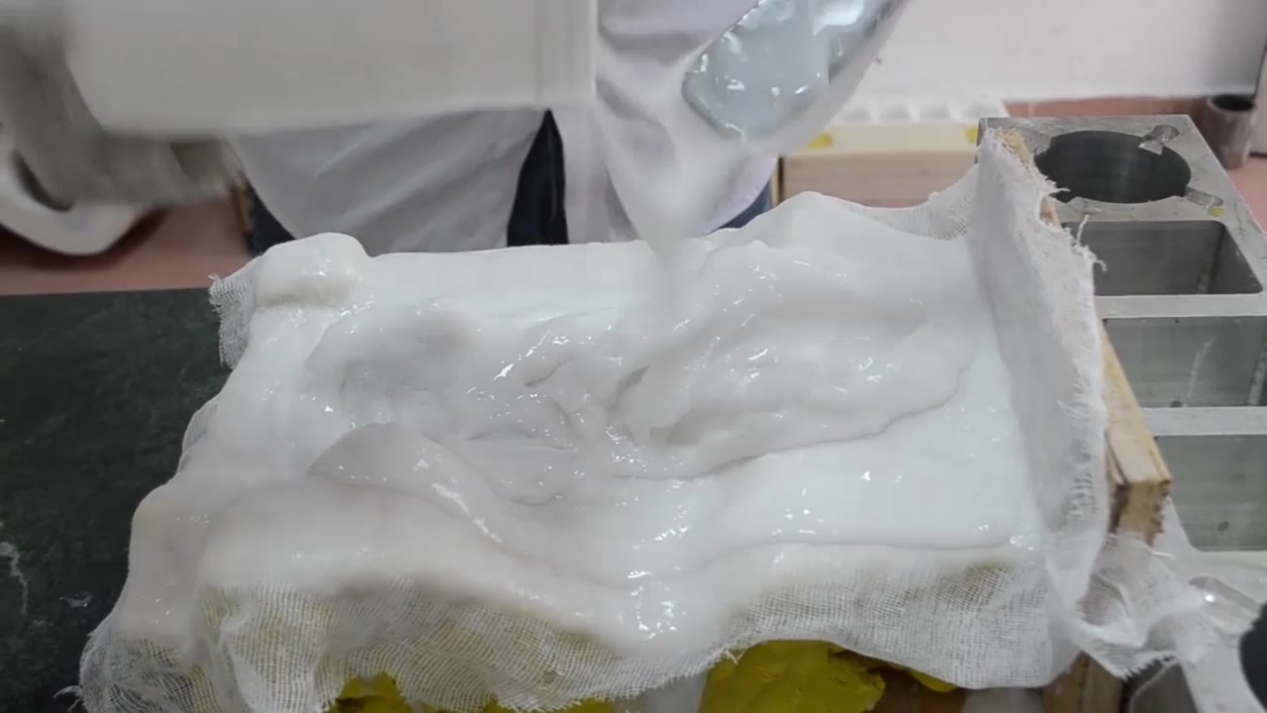 縮合型模具硅膠刷模和倒模適合用什么硬度的硅膠？